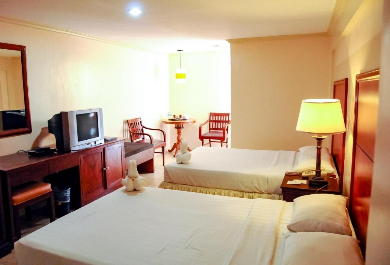 Crown Regency Residences Davao Exterior photo